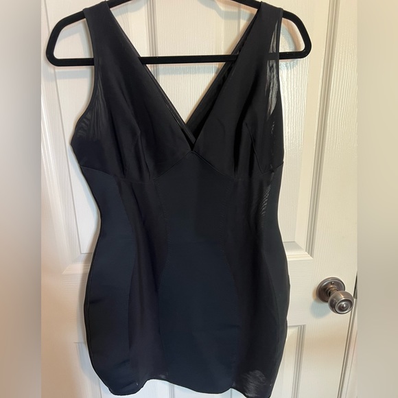 Shapewear - dress slip - Picture 1 of 6